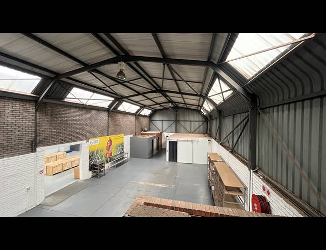 550M² WAREHOUSE TO LET IN SPARTAN